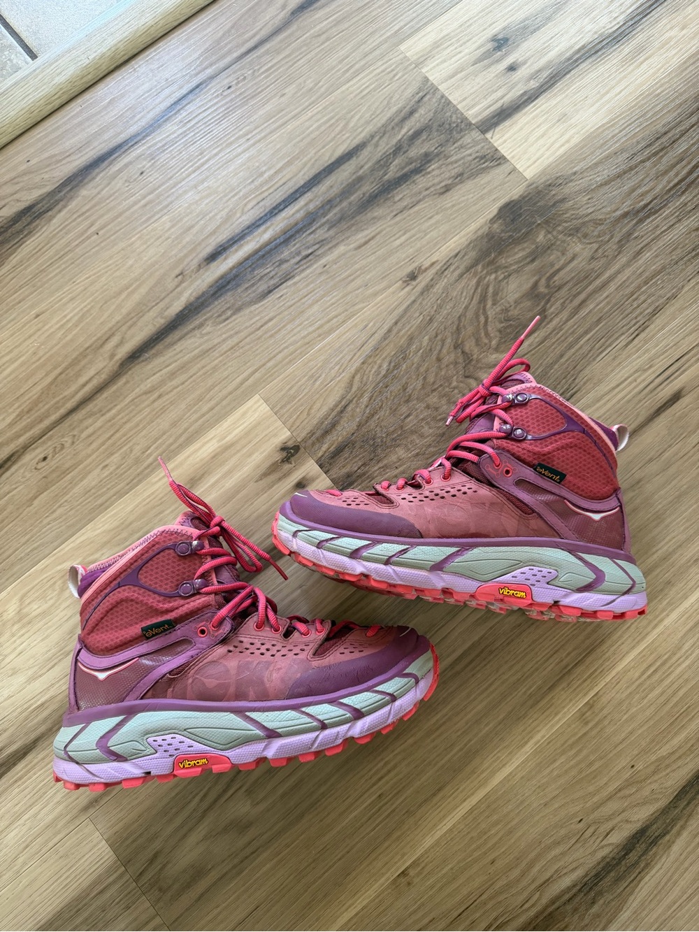 Rare Hoka One One Tor Ultra Hi WP Trail Hiking Boots Dark Plum Size 7 Women - Picture 2 of 12